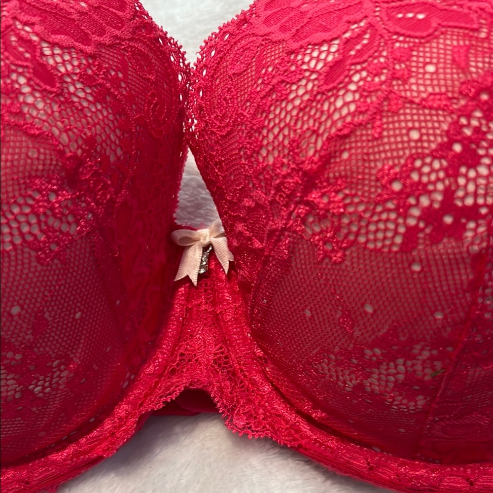 Victoria's Secret Red Lace Bra with Underwire and Adjustable Straps - Picture 6 of 7